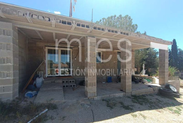 En Turis, chalet, en parcela urbana, en bruto vende Mies Inmobiliaria