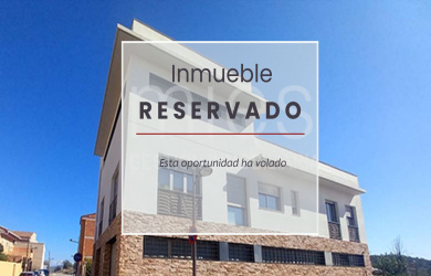 RESERVADO - Chalet Moderno con Vistas Privilegiadas a 35 Minutos de Va